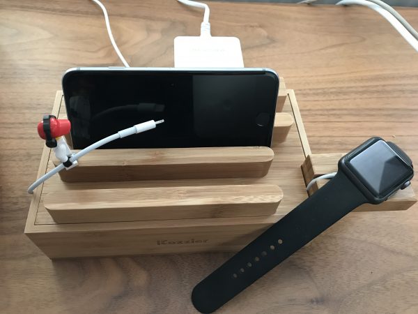 Charge dock for iphone and iwatch